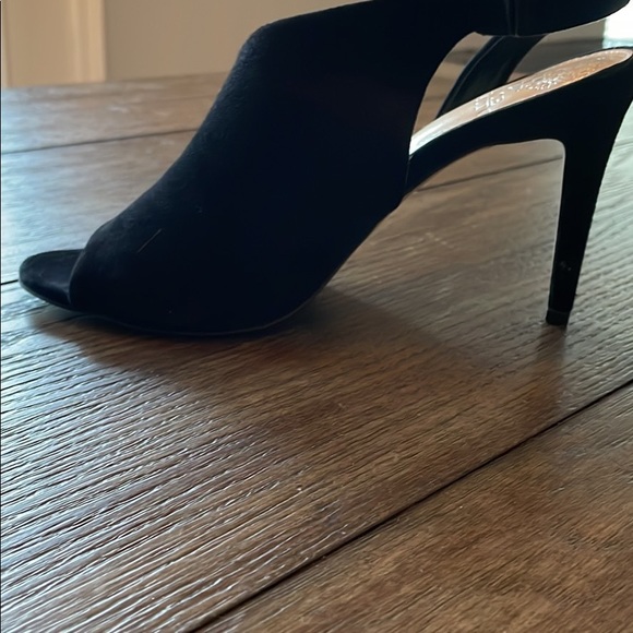 Black size 8 heels - Picture 3 of 3